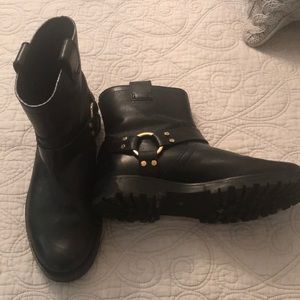Lug sole combat boot